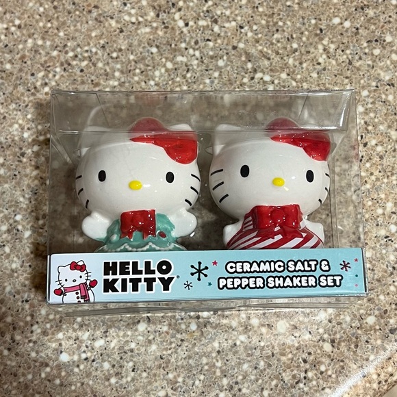 Hello kitty salt and pepper shakers - Picture 2 of 3